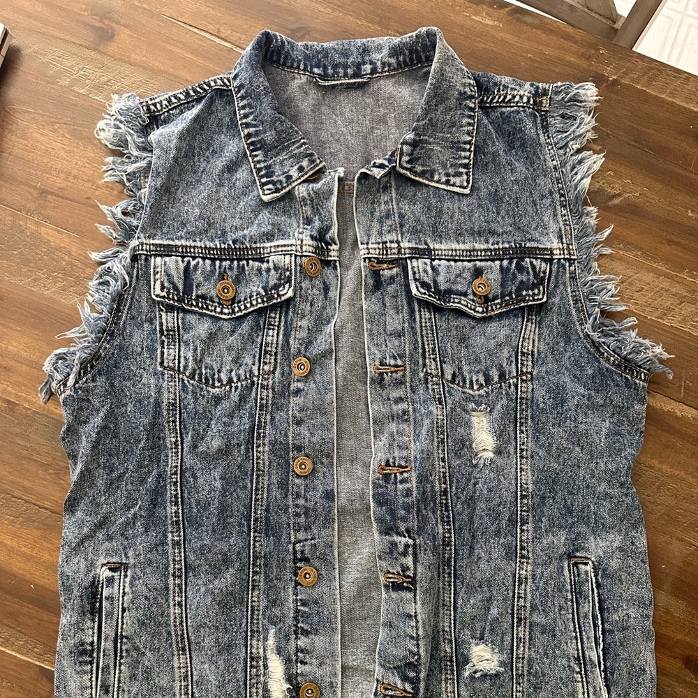Oversized denim vest 80s style